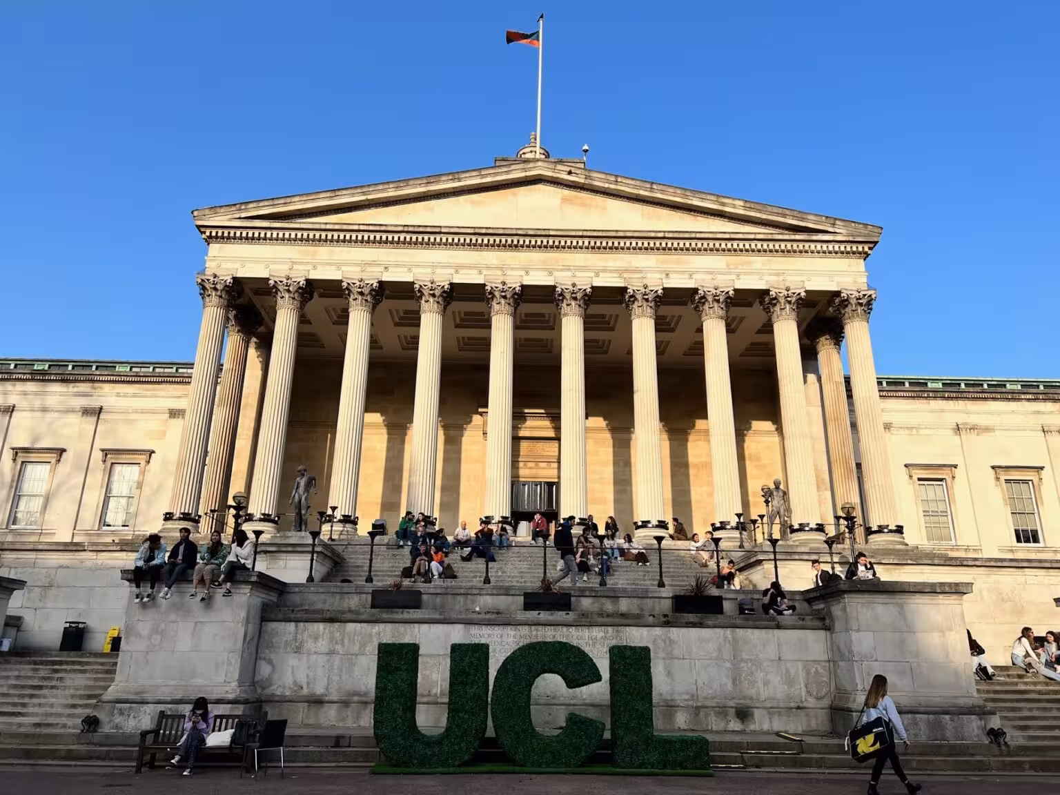 倫敦大學學院(UCL)校門口